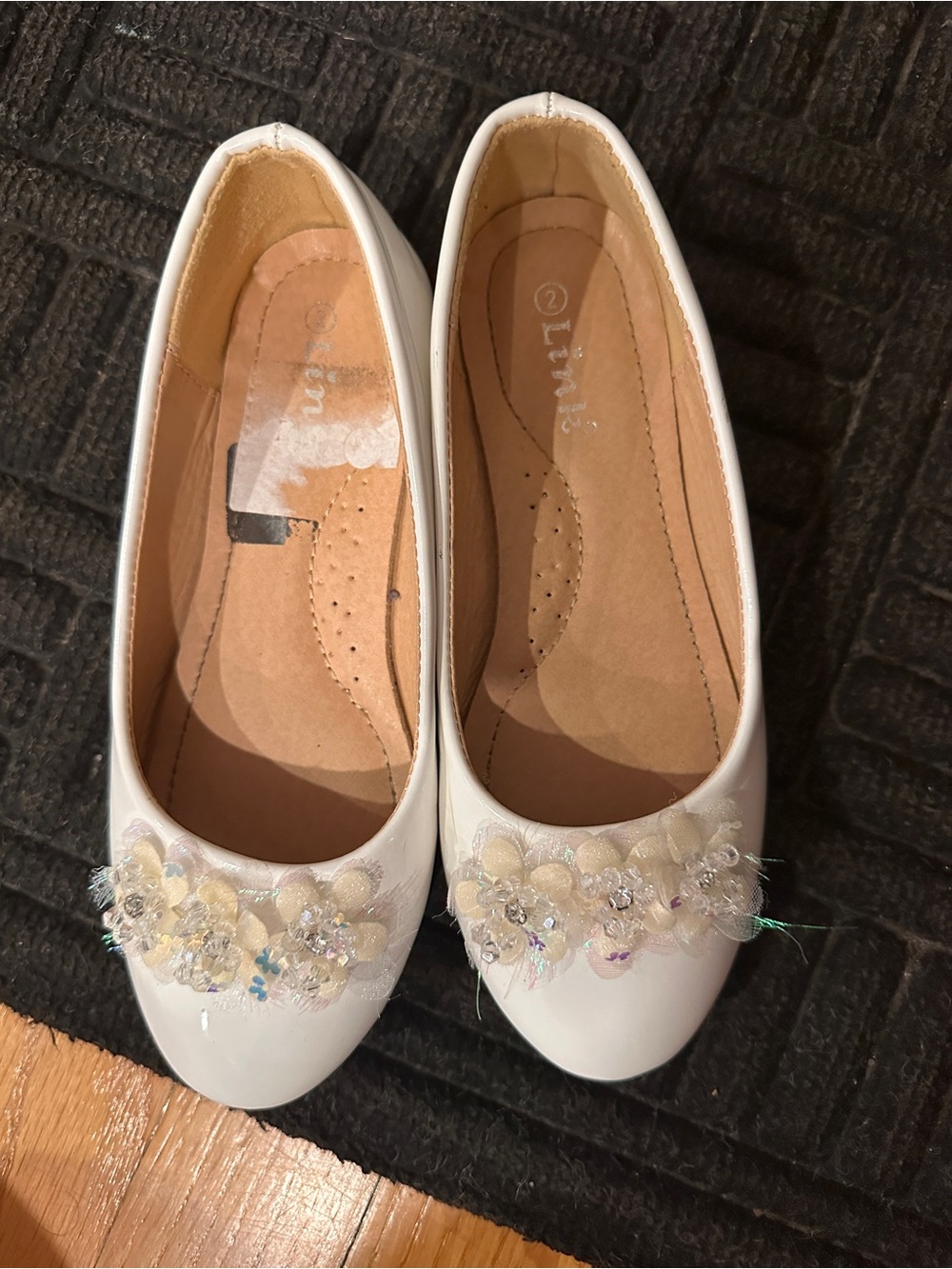 Women's White Floral Embellished Ballet Flats